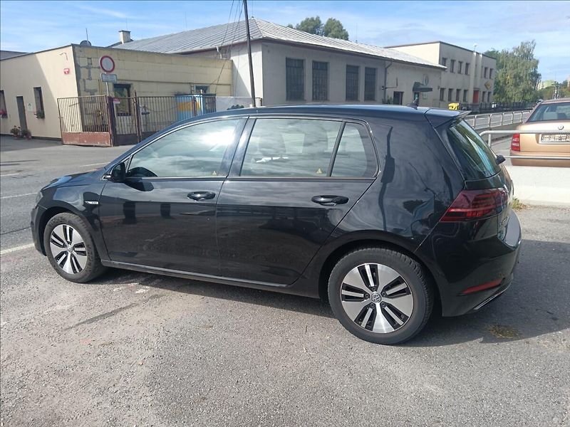 Volkswagen Golf 0,0 e electric drive 100kW - fotka 7 z 22