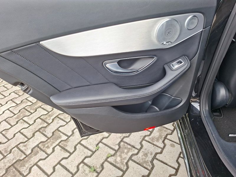 Mercedes-Benz Třídy C (2017) C 250d 150kW 4MATIC BURMESTER - fotka 37 z 50