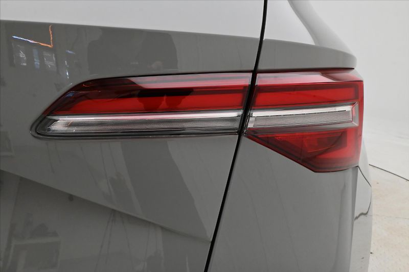 Škoda Karoq 2,0 TDI 85 kW DSG TAŽNÉ Záruka - fotka 31 z 32