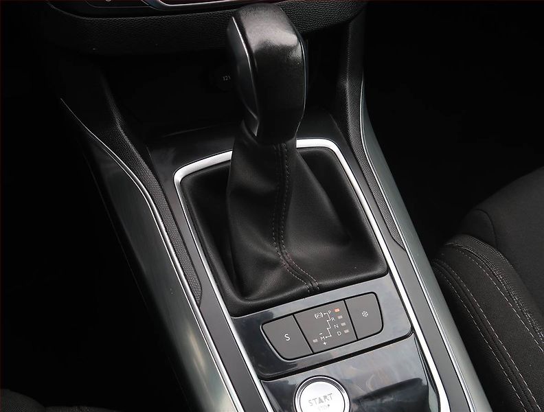 Peugeot 308 (2015) 2.0 HDI, Automat, Navi - fotka 13 z 23