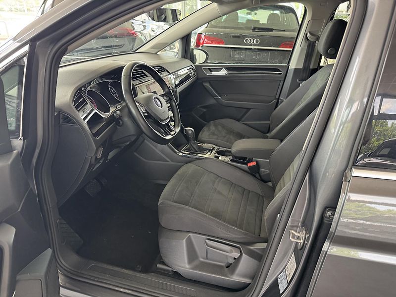Volkswagen Touran (2020) 1,5TSi DSG 7.MÍST NAVIGACE ACC - fotka 14 z 31
