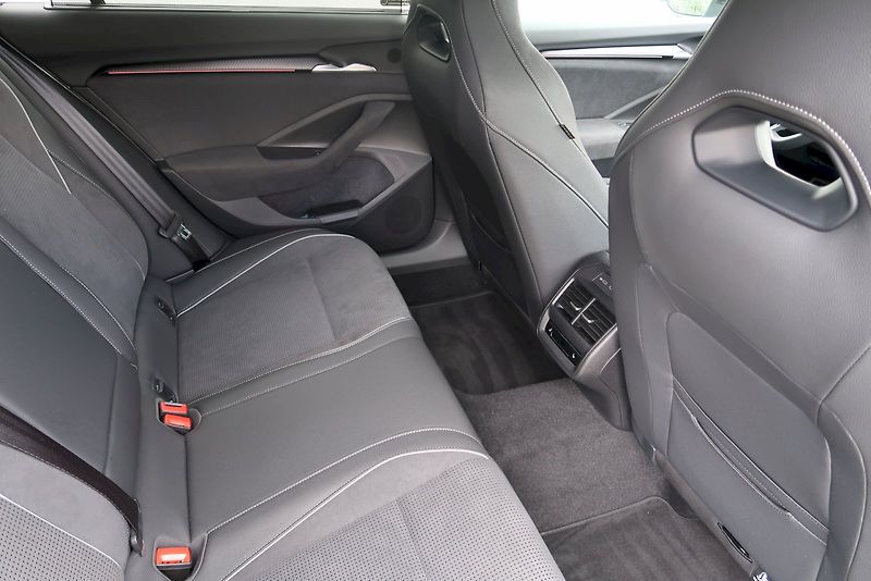 Škoda Superb (2025) Combi SportLine 1,5 TSI 150 kW - fotka 11 z 33