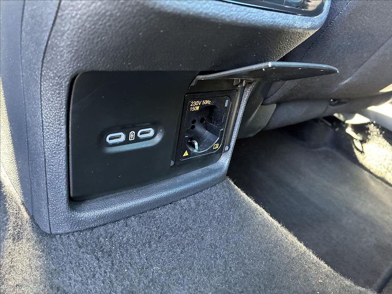 Škoda Octavia 2,0 TDI TAŽNÉ KEYLESS - fotka 14 z 31