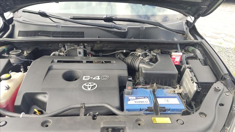 Toyota RAV4 2,2 D-4D 4x4 SOL PREMIUM - fotka 21 z 22