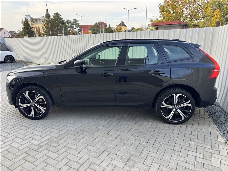 Volvo XC60 2,0 T8 AWD Recharge Plus Dark - fotka 4 z 50