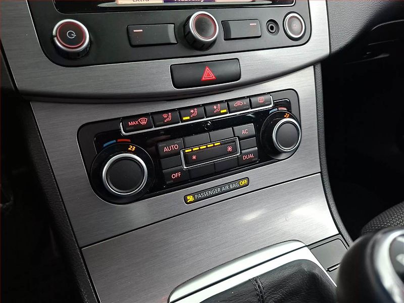 Volkswagen Passat (2011) 1.6 TDI, Tempomat - fotka 14 z 18
