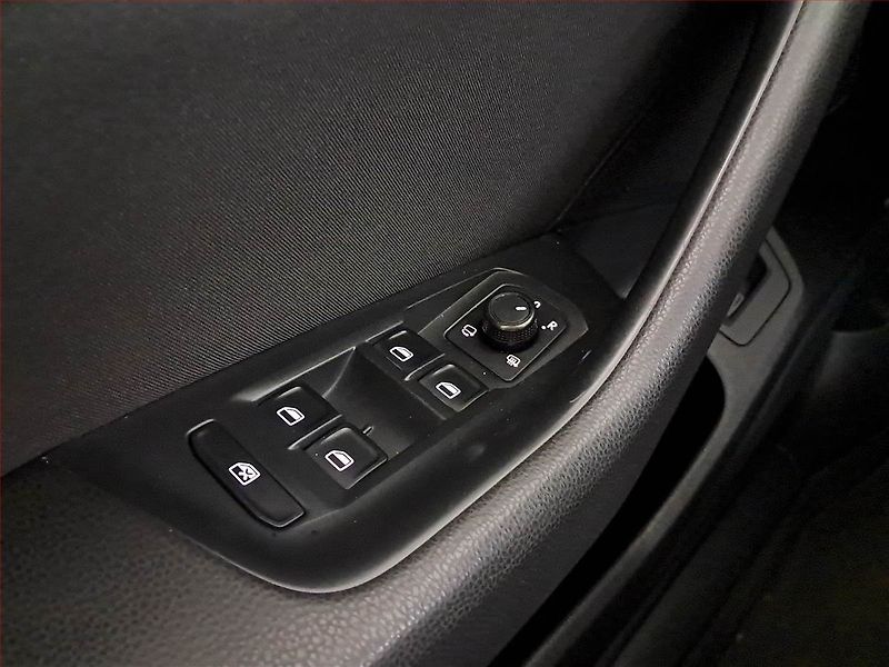 Volkswagen Passat (2015) Comfortline 2.0 TDI, Automat - fotka 16 z 18