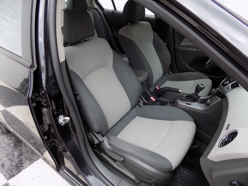 Chevrolet Cruze (2011) 1.8i/16V/Klimatizace/ČR/ - fotka 16 z 31