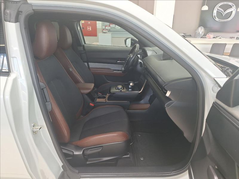 Mazda MX-30 EV e-SKYACTIV LUXURY - VINTAGE - fotka 3 z 13