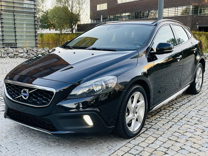 Volvo V40 2.0D3 MANUÁL CROSS SERVISKA  - fotka 5 z 43