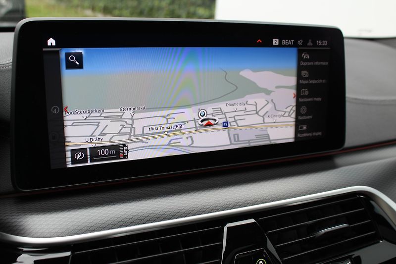 BMW Řada 5 M550i xDrive Sedan - fotka 18 z 28