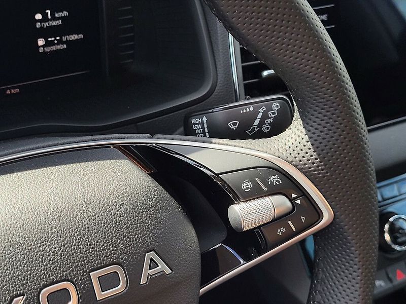 Škoda Karoq Dynamic 1,5TSI 110kW - fotka 15 z 32
