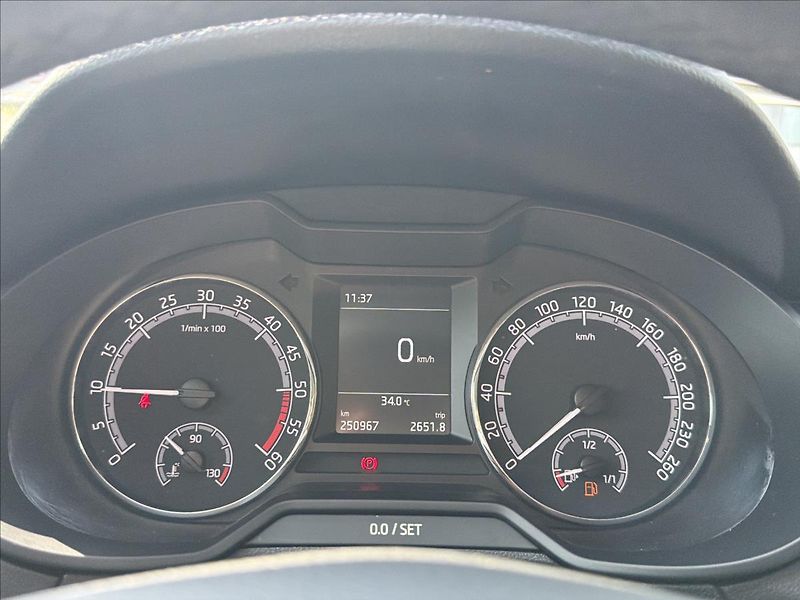 Škoda Octavia 1,6 TDi 85 Kw Ambition ČR DPH - fotka 27 z 30
