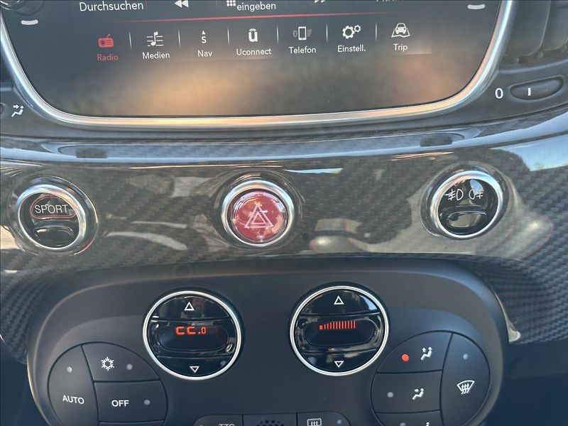 Abarth 595C 1,4 ESSEESSE 132 kW,Xenon,Navi - fotka 10 z 42