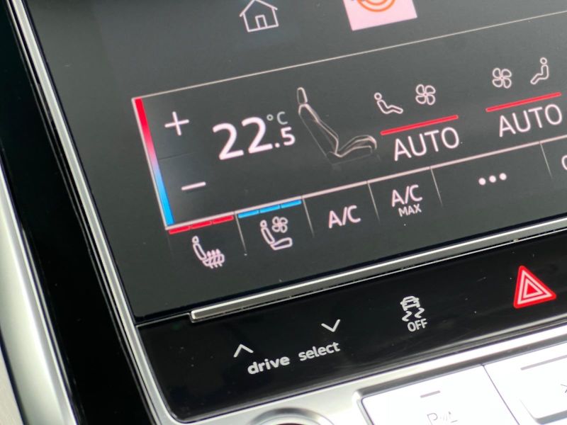 Audi Q8 (2025) S-LINE 50TDI WEBASTO HUP DPH - fotka 30 z 32