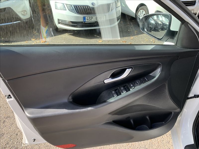 Hyundai i30 1,5 T-GDI AUTOMAT,ČR,1.MAJITEL - fotka 12 z 17