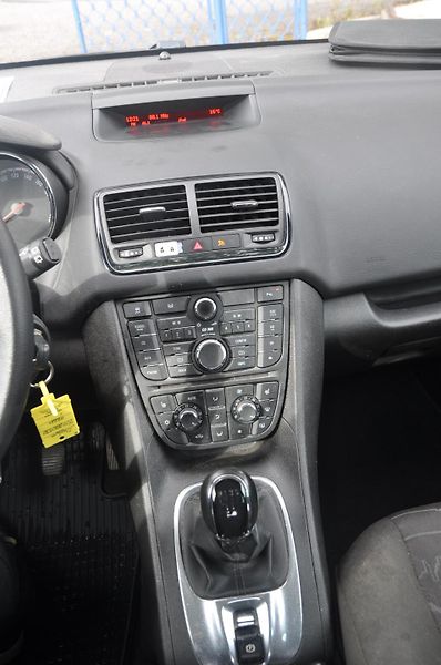 Opel Meriva 1.4i 16V 74kW - fotka 11 z 14