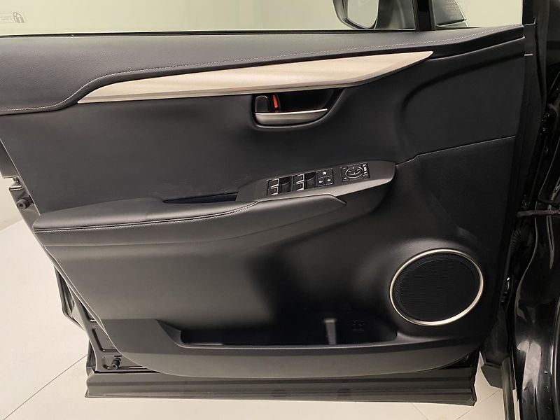 Lexus NX 300h AWD AUT CZ  - fotka 7 z 44