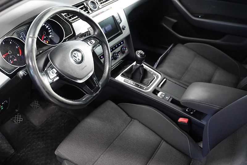 Volkswagen Passat - fotka 12 z 23
