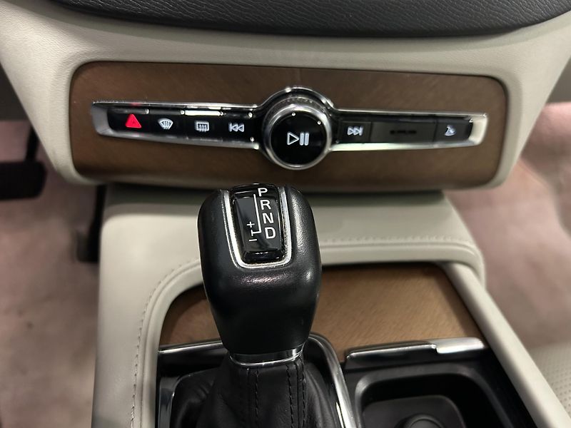 Volvo XC90 (2017) D5 AWD Drive-E Inscrip Panoram - fotka 16 z 30