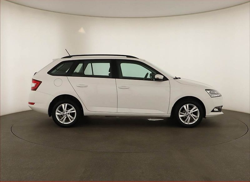 Škoda Fabia (2021) Style 1.0 TSI, ČR,1.maj - fotka 6 z 14