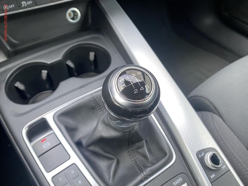 Audi A4 (2017) 2.0 TDi, Bixen, navi - fotka 17 z 19