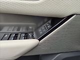 Land Rover Range Rover Velar 3,0 D300 SE AT AWD - náhled 14