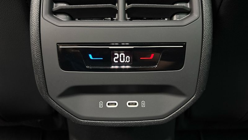 Seat Leon 2.0 TDI DSG FR Sportstourer - fotka 21 z 27