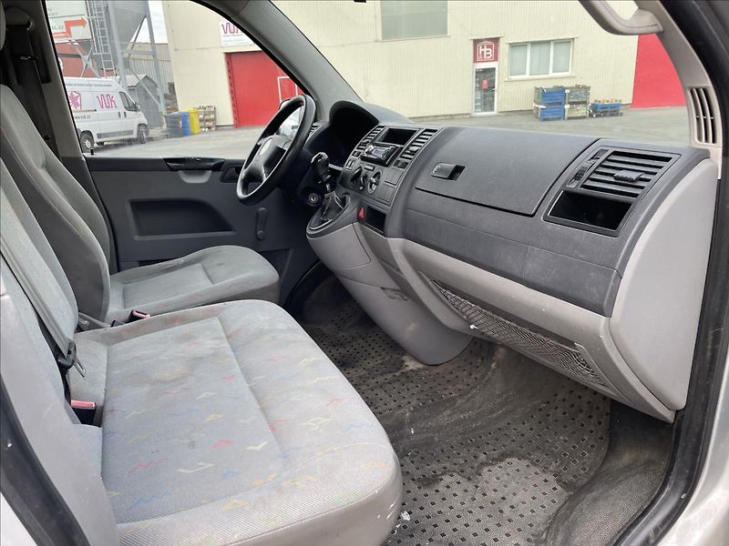 Volkswagen Transporter T5*1,9 TDI*3 místný*tažné*zahr - fotka 15 z 24