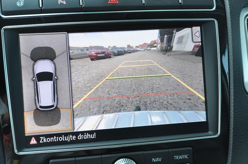 Volkswagen Touareg 3.0TDi 193kW 4x4 Automat - fotka 15 z 28