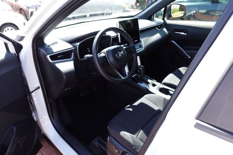 Toyota Corolla Cross 2,0 HEV Comfort FWD - fotka 11 z 28