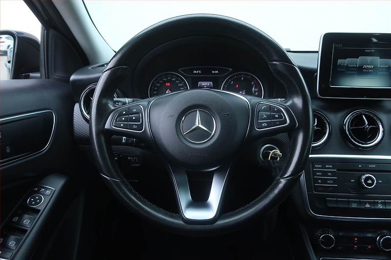 Mercedes-Benz Třídy A (2017) A 200 d, Automat, Navi - fotka 19 z 23