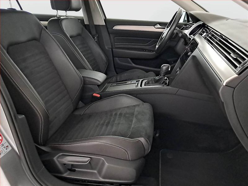 Volkswagen Passat (2019) 1.5 TSI, Automat, Kůže, Navi - fotka 9 z 19