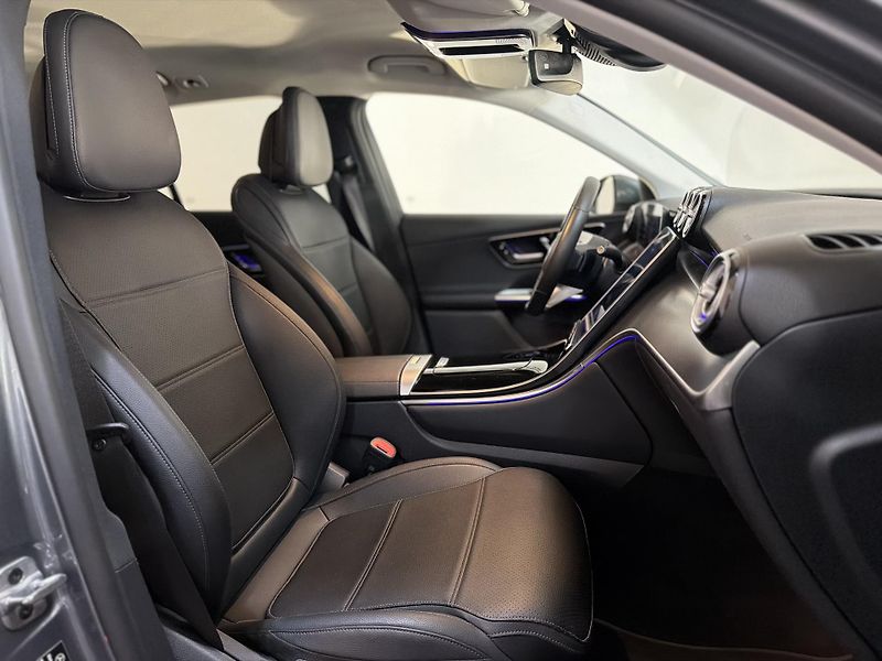 Mercedes-Benz GLC 200 benzin 4M LED Tažné - fotka 36 z 38
