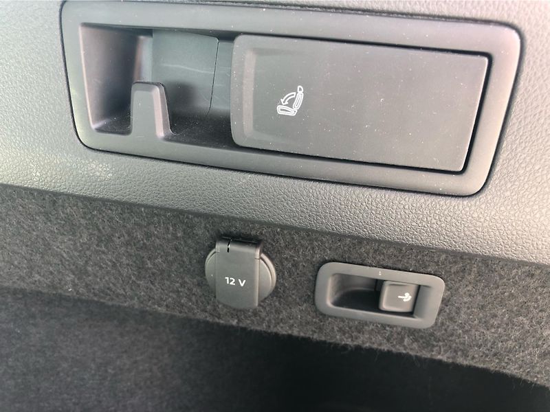 Volkswagen Passat Variant 2.0 TDi DSG 7st. Busin - fotka 28 z 30