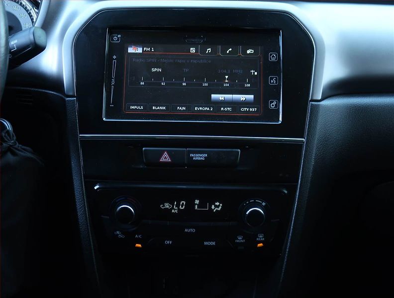 Suzuki Vitara (2023) Premium 1.4 BoosterJet - fotka 12 z 19