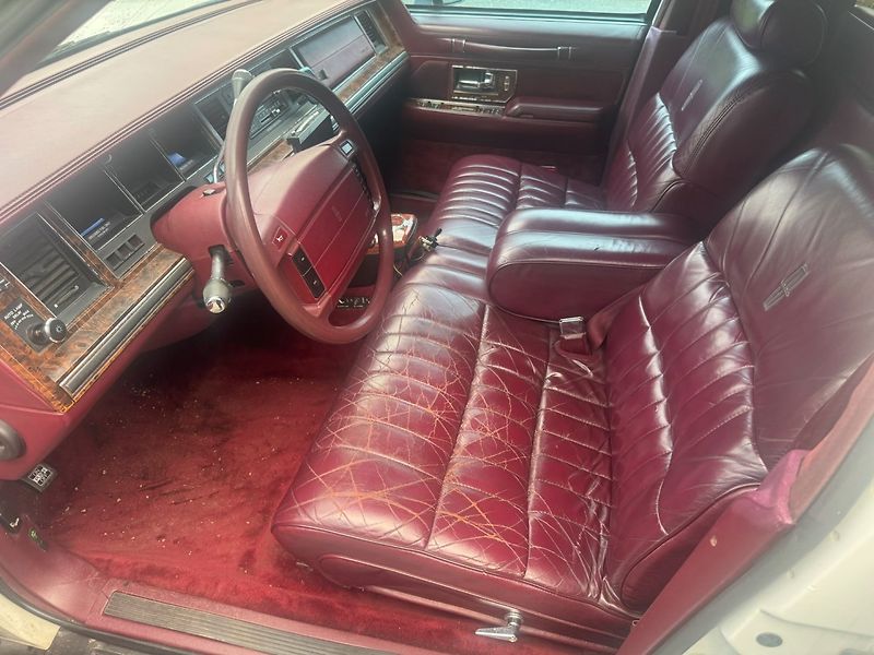 Lincoln Town Car (1991) 5.0 MOTOR MUSTANG - fotka 5 z 6