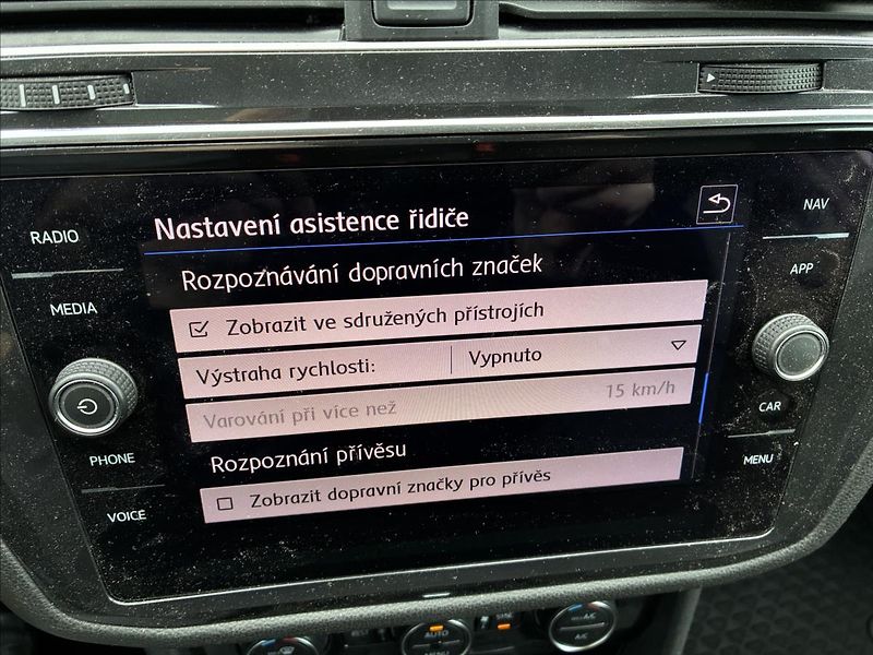 Volkswagen Tiguan Allspace 2,0 TDI PANO TAŽNÉ KAMERA 360 - fotka 27 z 34