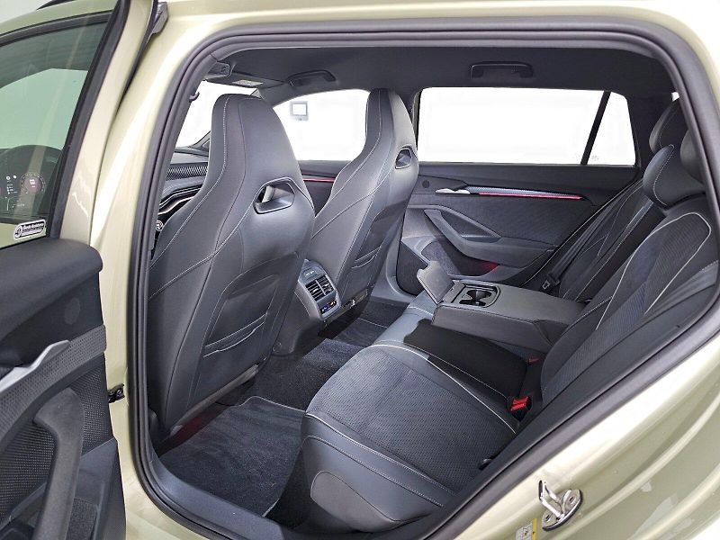 Škoda Superb (2025) 2.0TSi 195kW 4X4 SPORTLINE WEB - fotka 7 z 35
