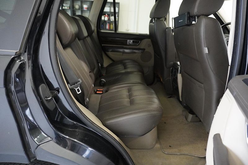 Land Rover Range Rover Sport 3,0 TDV6 4WD AUTOMAT - fotka 31 z 39
