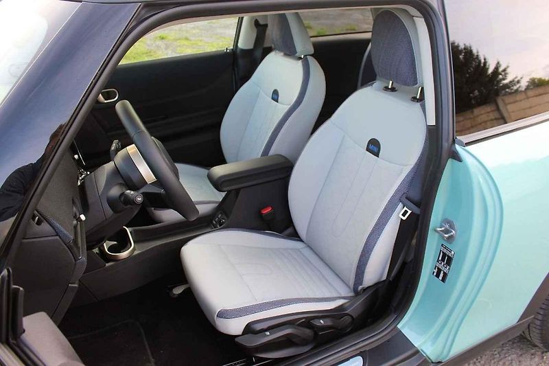 Mini Cooper S stále vyhoví nadšeným řidičům