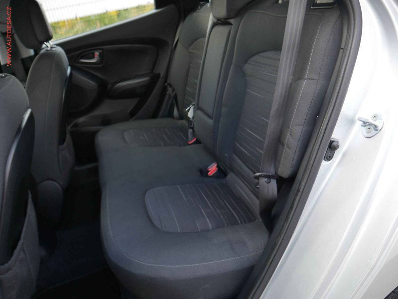 Hyundai ix35 (2014) 1.6i, AC, výhřev sed - fotka 10 z 16