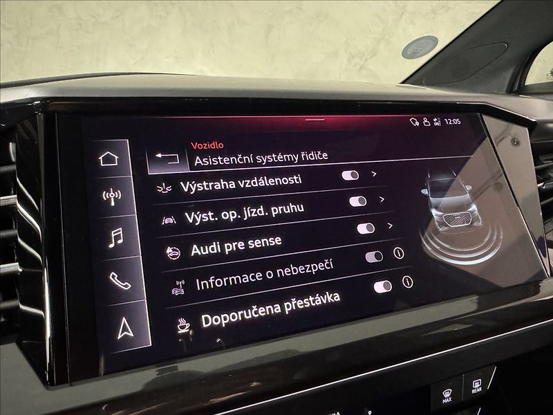 Audi Q4 e-tron 40 150kW S-Line LED Kamera - fotka 30 z 50