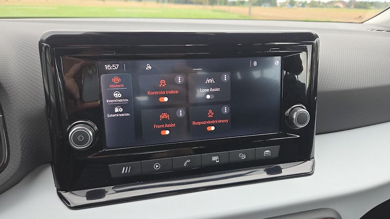 Seat Arona (2022) 1.0 TSI 70 kW Style CZ DPH - fotka 26 z 29