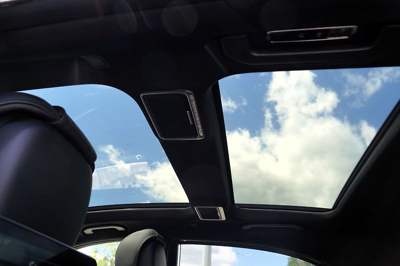 Mercedes-Benz Třídy S S560 Long 4Matic V8/470PS - fotka 32 z 34