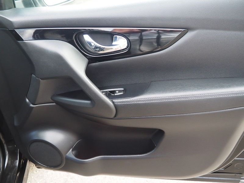 Nissan Qashqai (2019) 1.3 DIG-T 103 kW, 1. Maj ČR - fotka 17 z 34