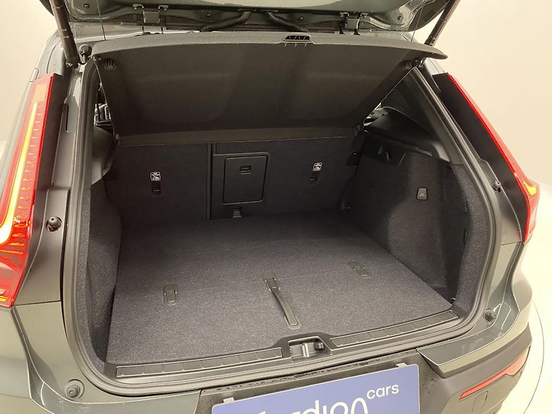 Volvo XC40 (2026) B3 AUT DARK ULTRA  - fotka 5 z 64