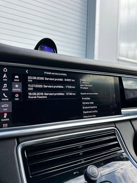 Porsche Panamera (2018) 3.0 V6 246KW AT 2018 65TKM - fotka 24 z 37