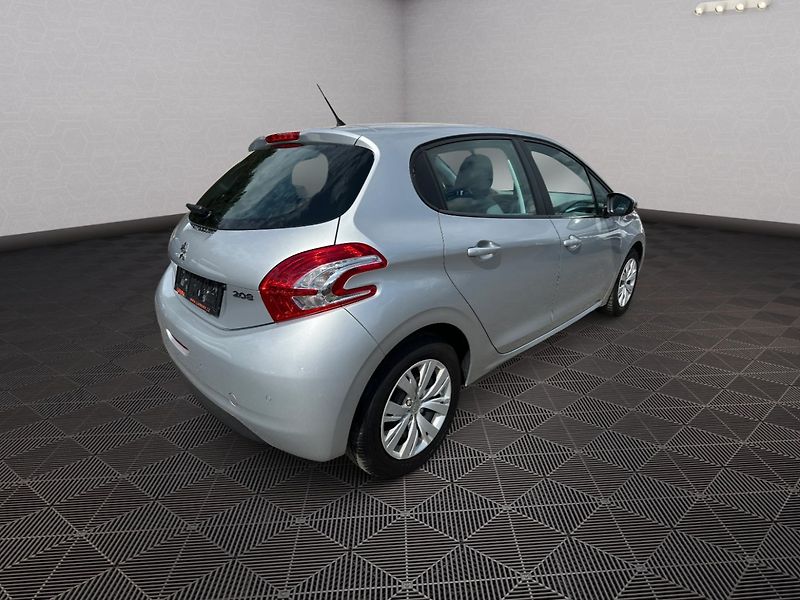 Peugeot 208 (2014) 1.2i 60kw - fotka 5 z 23