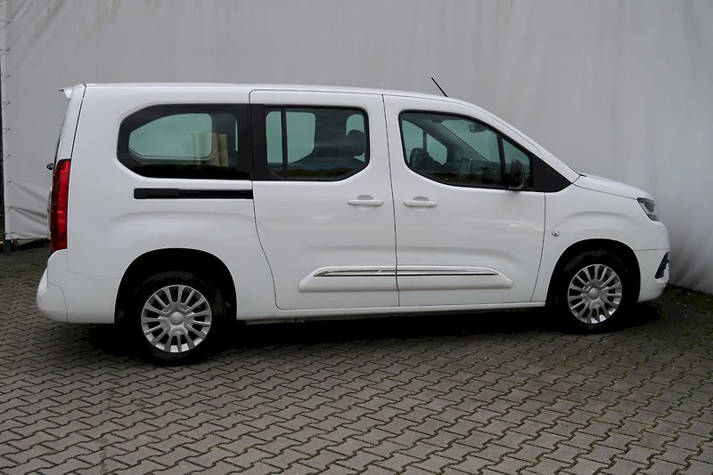 Toyota ProAce City Verso (2022) Business Shuttle 1,2 T Long /8 - fotka 3 z 32